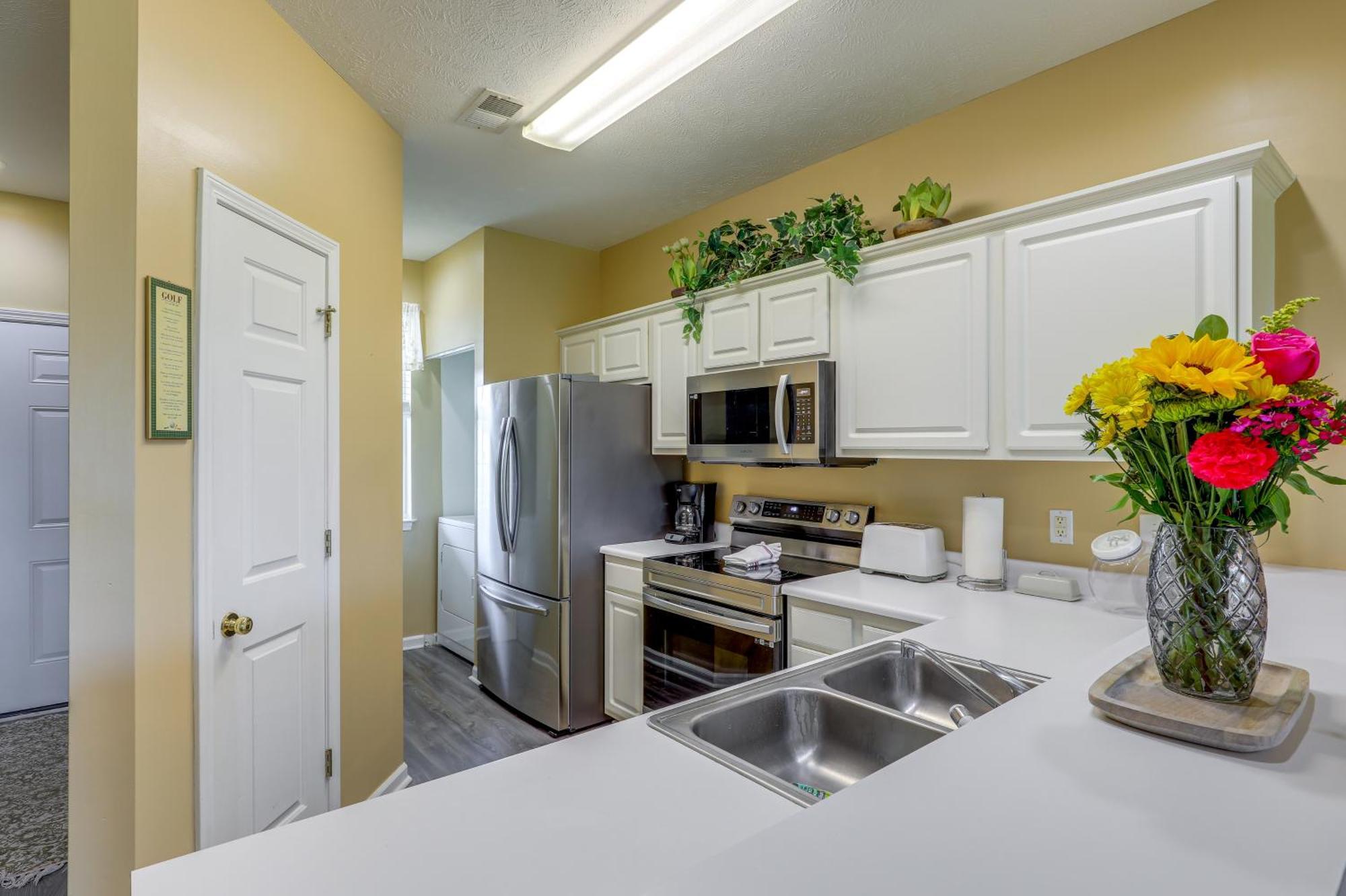 Bright Myrtle With Amenities! Myrtle Beach